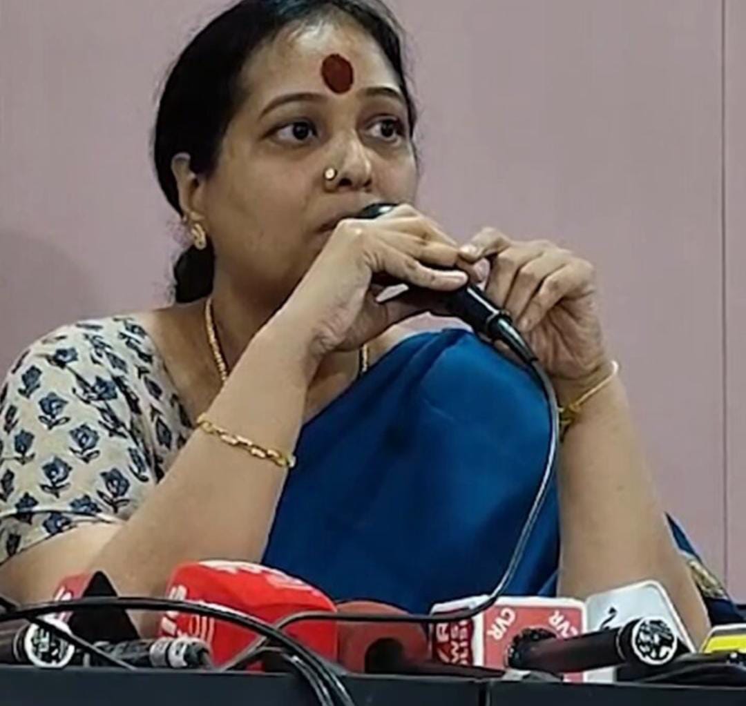 ஈஷா வை மிரட்டும் யாமினி……