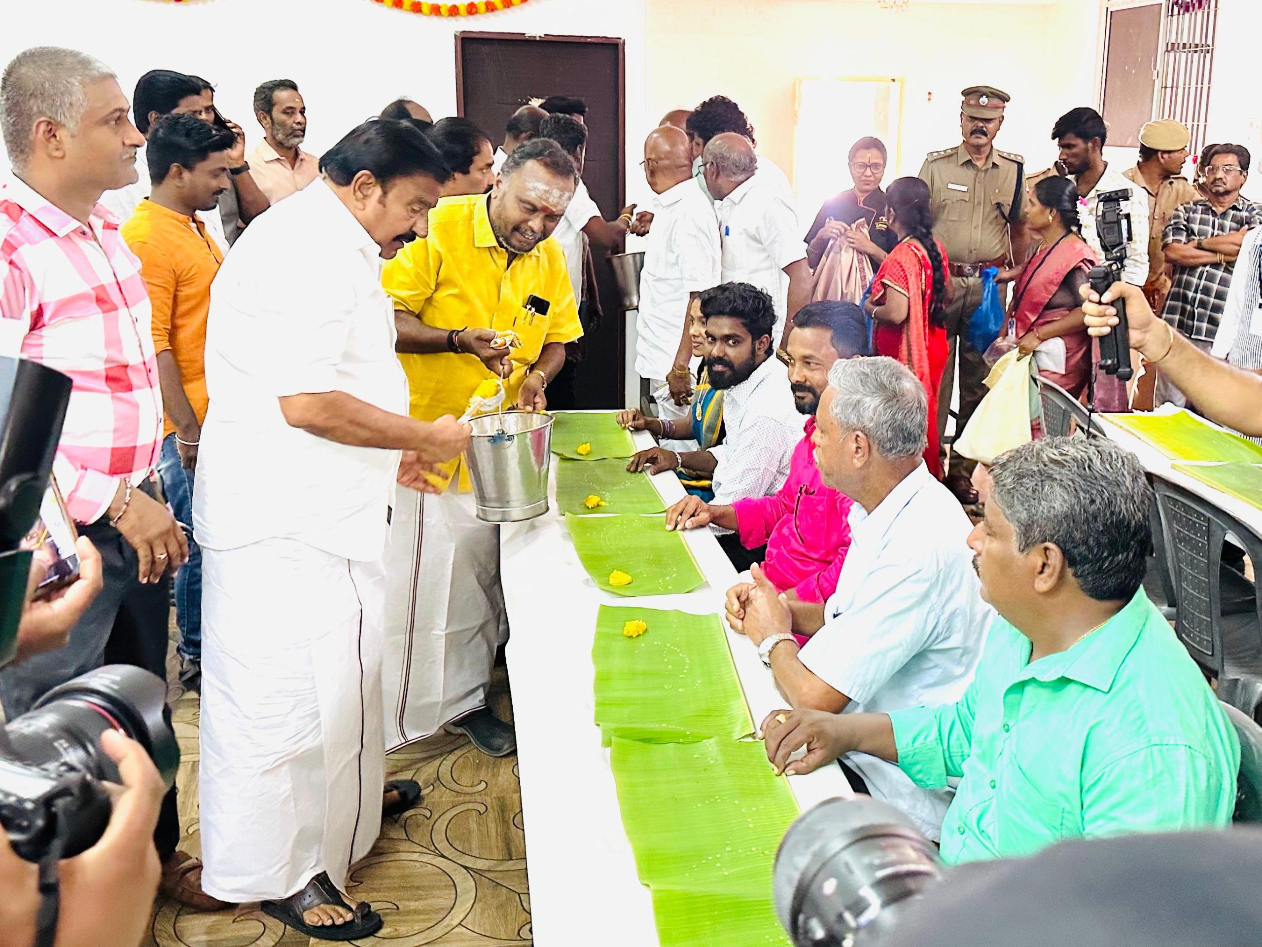 இன்று உலக உணவு தினத்தை முன்னிட்டு எஸ் எஸ் இன்ஸ்டிடியூட் ஆப் மேனேஜ்மென்ட் ஸ்டில்ஸ் வழங்கும் தீபாவளி கொண்டாட்டத்தின் ஒரு பகுதியாக மாபெரும் பிரியாணி திருவிழா சேர்மன் திருகண்ணன் தலைமையில் நடைபெற்றது.