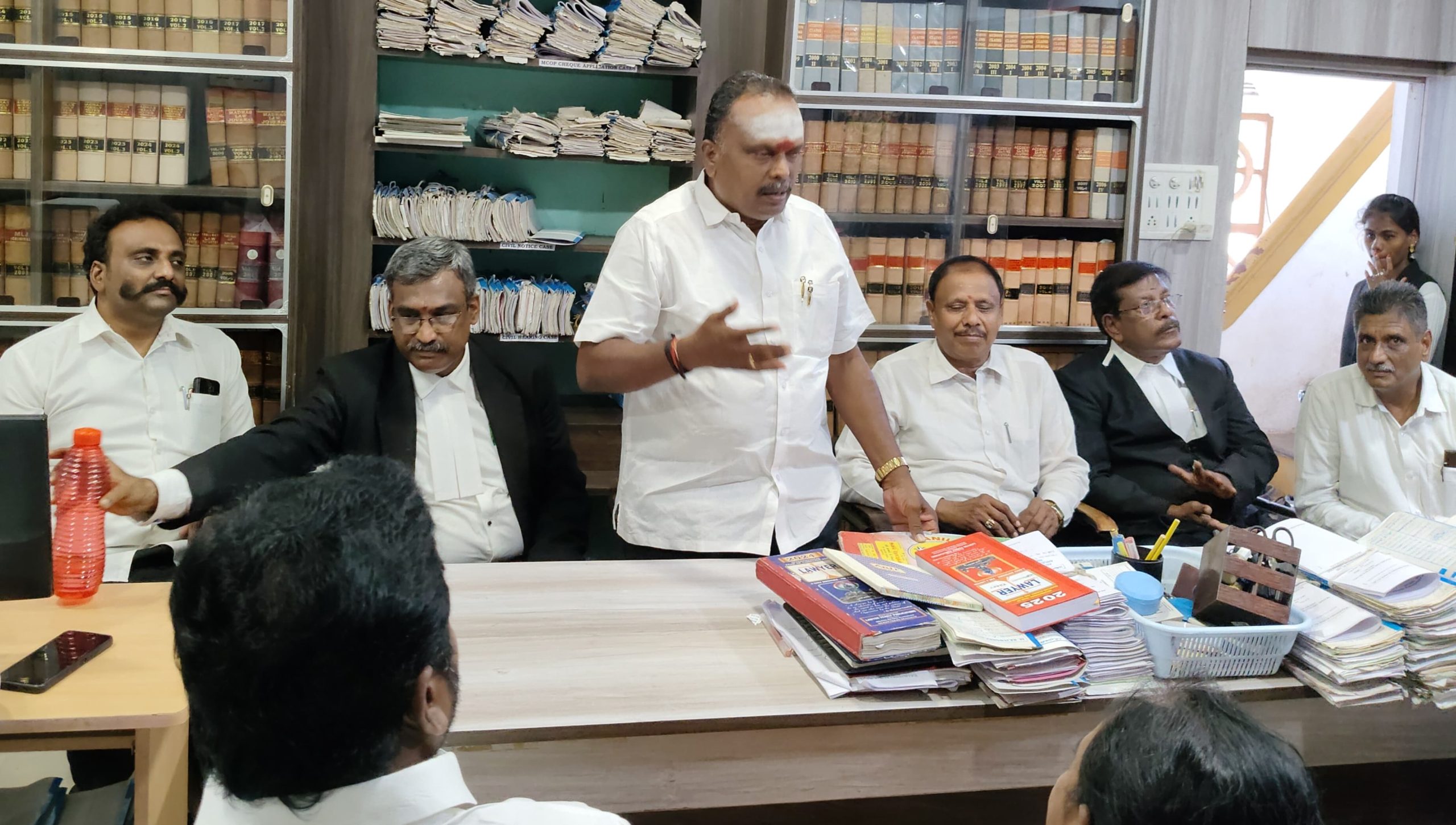திருச்சி மாவட்ட காங்கிரஸ் கமிட்டி வழக்கறிஞர் பிரிவு நிர்வாகிகள் ஆலோசனைக் கூட்டம்