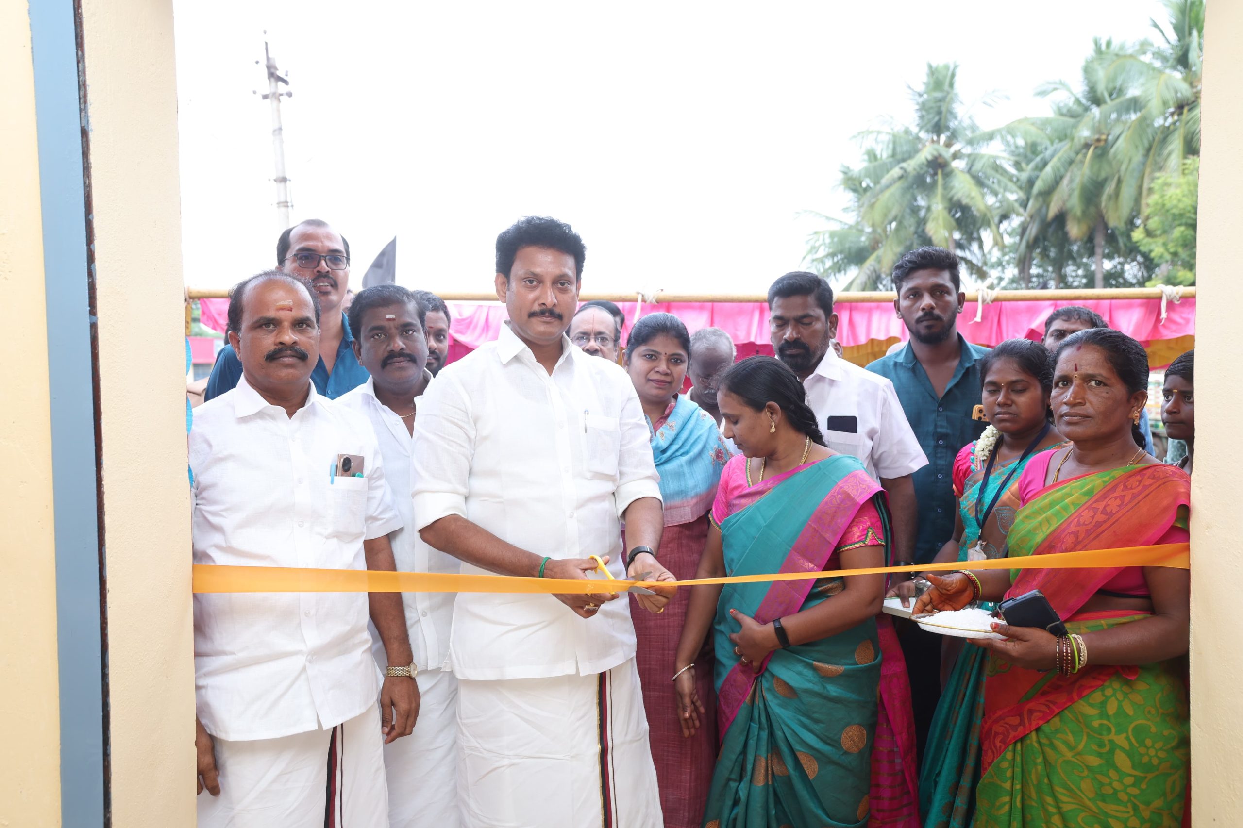 திருவெறும்பூர் சட்டமன்ற தொகுதி யில் முடிவுற்ற பணிகளை மக்களுக்கு அர்ப்பணித்த அமைச்சர்
