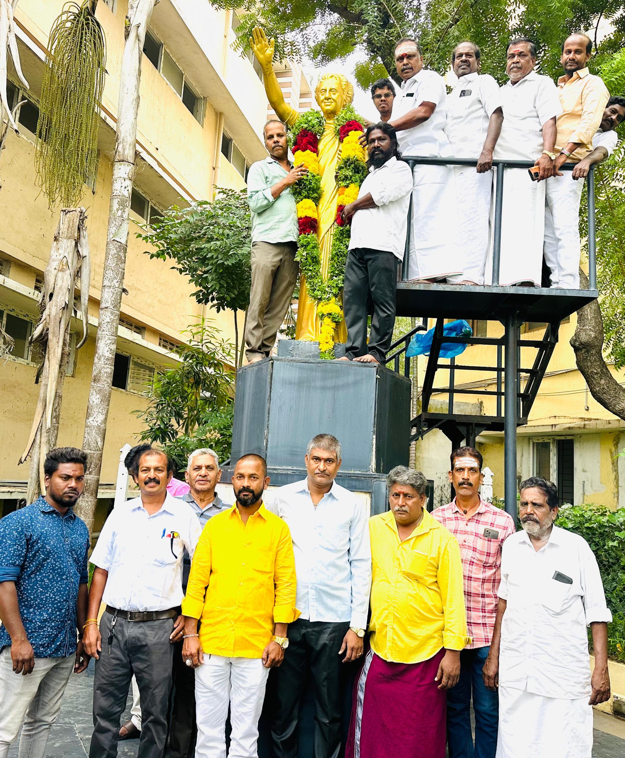 முன்னாள் பாரதப்பிரதமர் இந்திரா காந்தி பிறந்தநாள் கொண்டாட்டம்