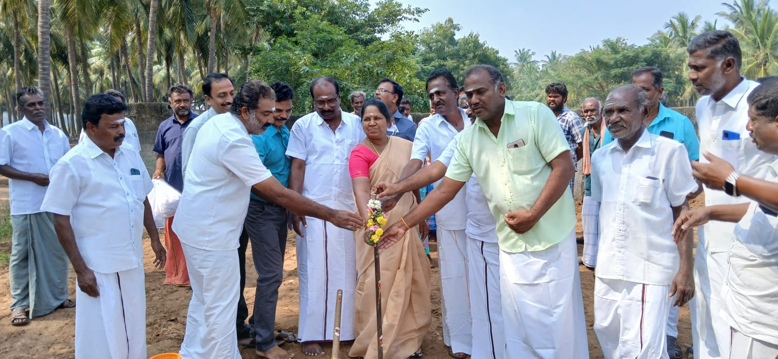 தாராபுரம் அருகே குண்டடம் ஊராட்சி ஒன்றியத்திற்கு உட்பட்ட பகுதிகளில் ரூ.49-லட்சம் மதிப்பில் புதிய திட்டப்பணிகள் – அமைச்சர் கயல்விழி தொடங்கி வைத்தார்.