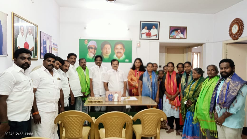 இரட்டை இலையில் தாமரை மலர்ந்தது திருச்சி புறநகர் வடக்கு மாவட்ட செயலாளர் மு.பரஞ்சோதி முன்னிலையில் அதிமுகவில் இணைந்த தாமரை நெஞ்சங்கள்