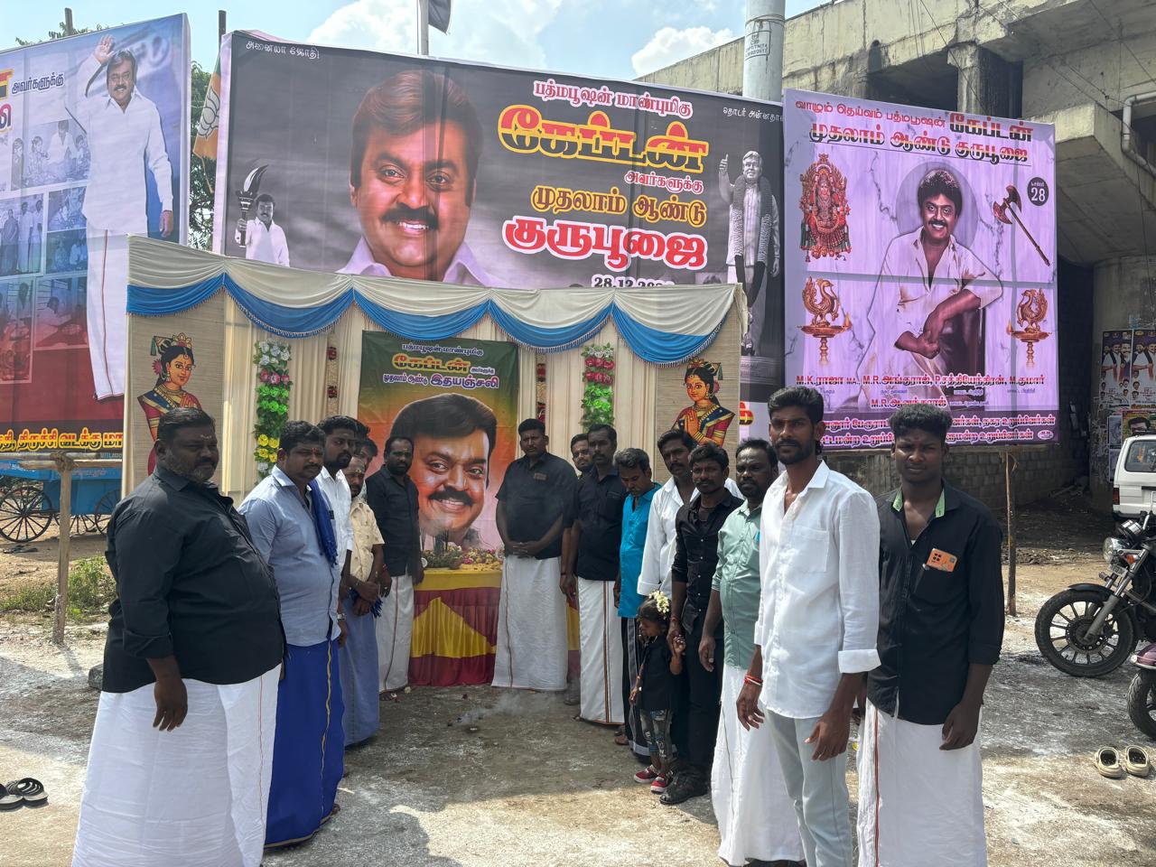 கலியுக கர்ணன் கடையேழு வள்ளல்களின் கலியுக அவதாரம் கேப்டன் விஜயகாந்த் அவர்களின் முதலாம் ஆண்டு குரு பூஜை
