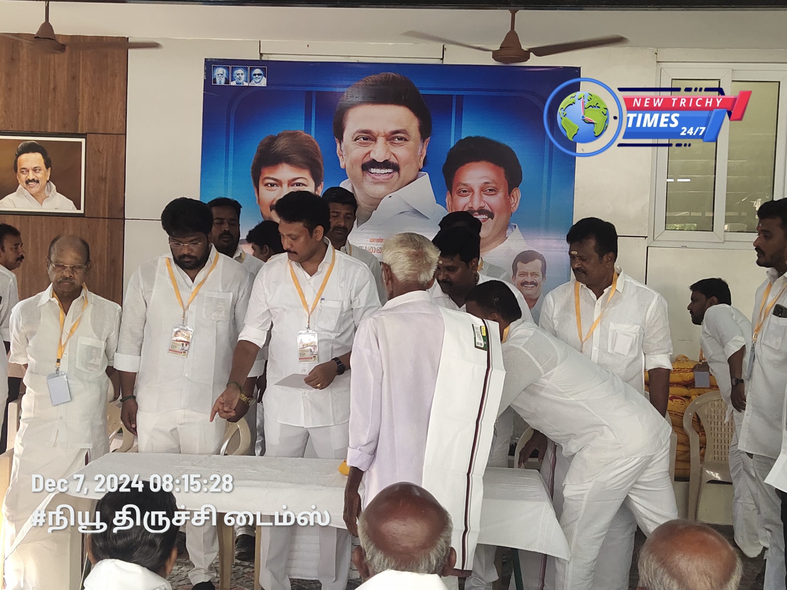 திராவிட முன்னேற்றக்கழக மூத்த முன்னோடிகளுக்கு பொற்கிழி வழங்கும் நிகழ்வு