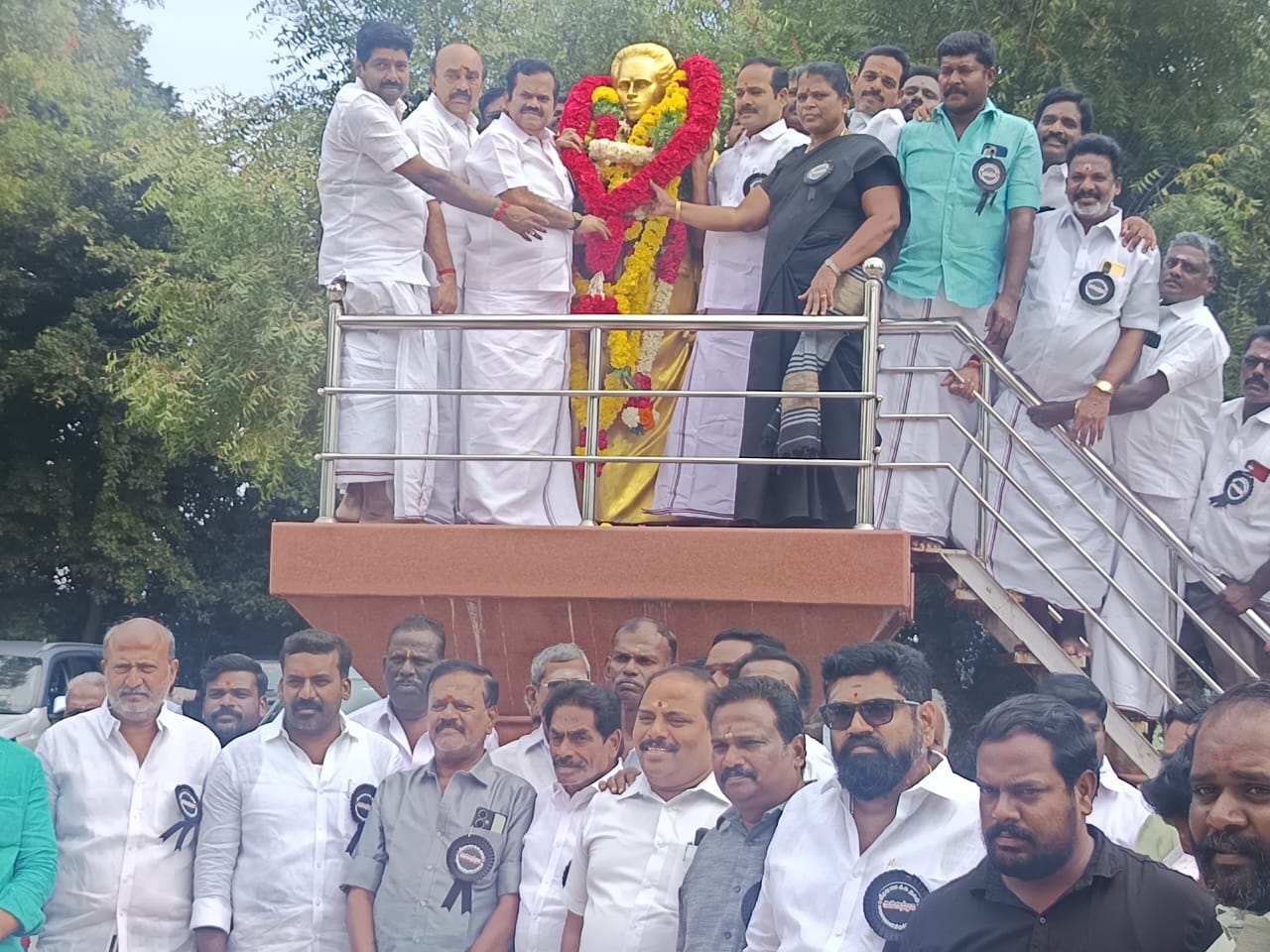 மொழிப்போர் தியாகிகள் தினம் – அஇஅதிமுக ஒருங்கிணைந்த மாவட்ட நிர்வாகிகள் அஞ்சலி