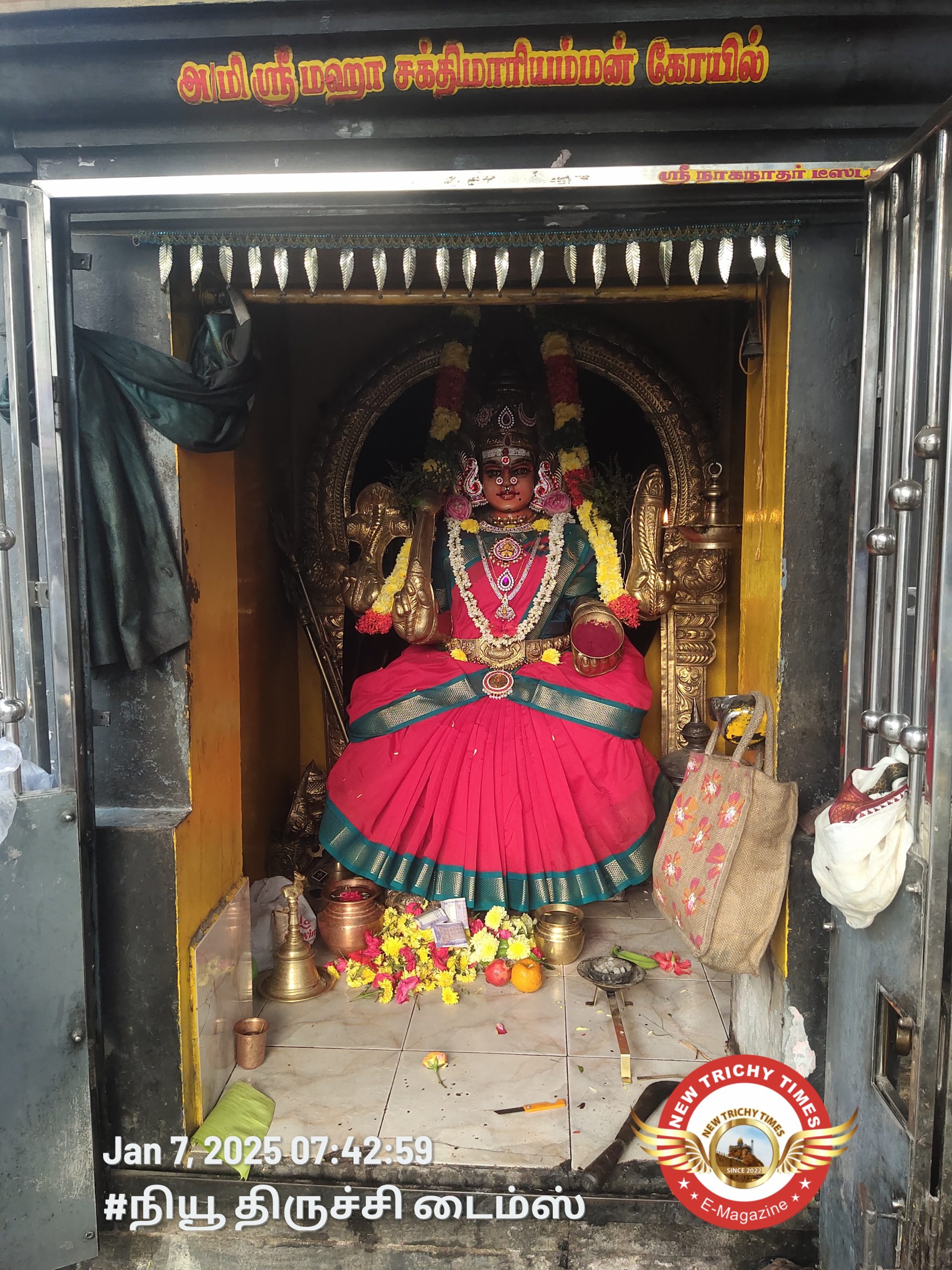 கண் திறந்து பார்க்கிறாள் தேவி மகா மாரியம்மன்