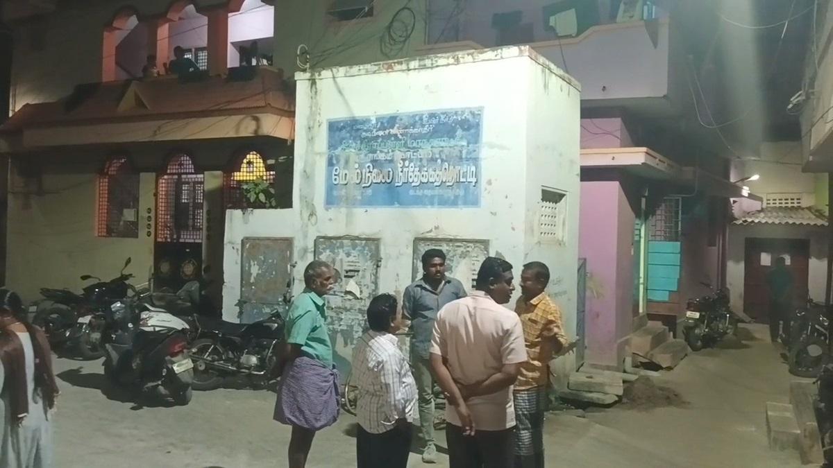 வக்கிரம் பிடித்த ஜென்மங்கள் – குடிநீர் தொட்டியில் மனித மலம் கலந்த மிருகங்கள்.