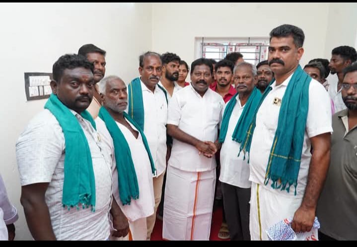 திருவெறும்பூர் அருகே சமுத்தி குள பாசன விவசாயிகள் திருவெறும்பூர் சட்டமன்ற உறுப்பினர் நவல்பட்டு விஜிக்கு நன்றிகளை தெரிவித்ததோடு விரைவில் சமுதிக்குள ஆக்கிரமிப்புகளை முழுமையாக அகற்ற கோரிக்கை விடுத்துள்ளனர்